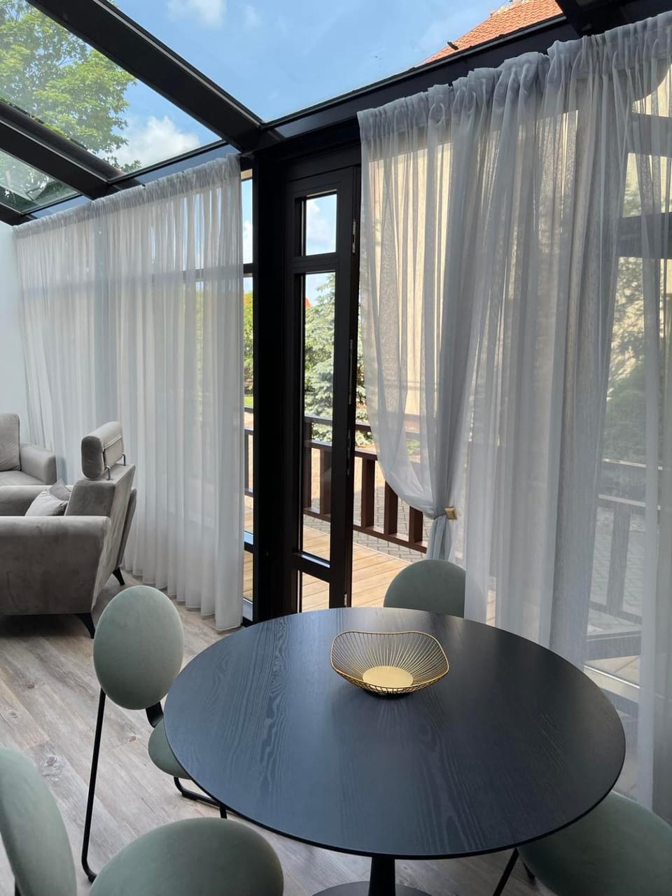 View (from property/room), Balcony/Terrace, Living room, Seating area, Dining area