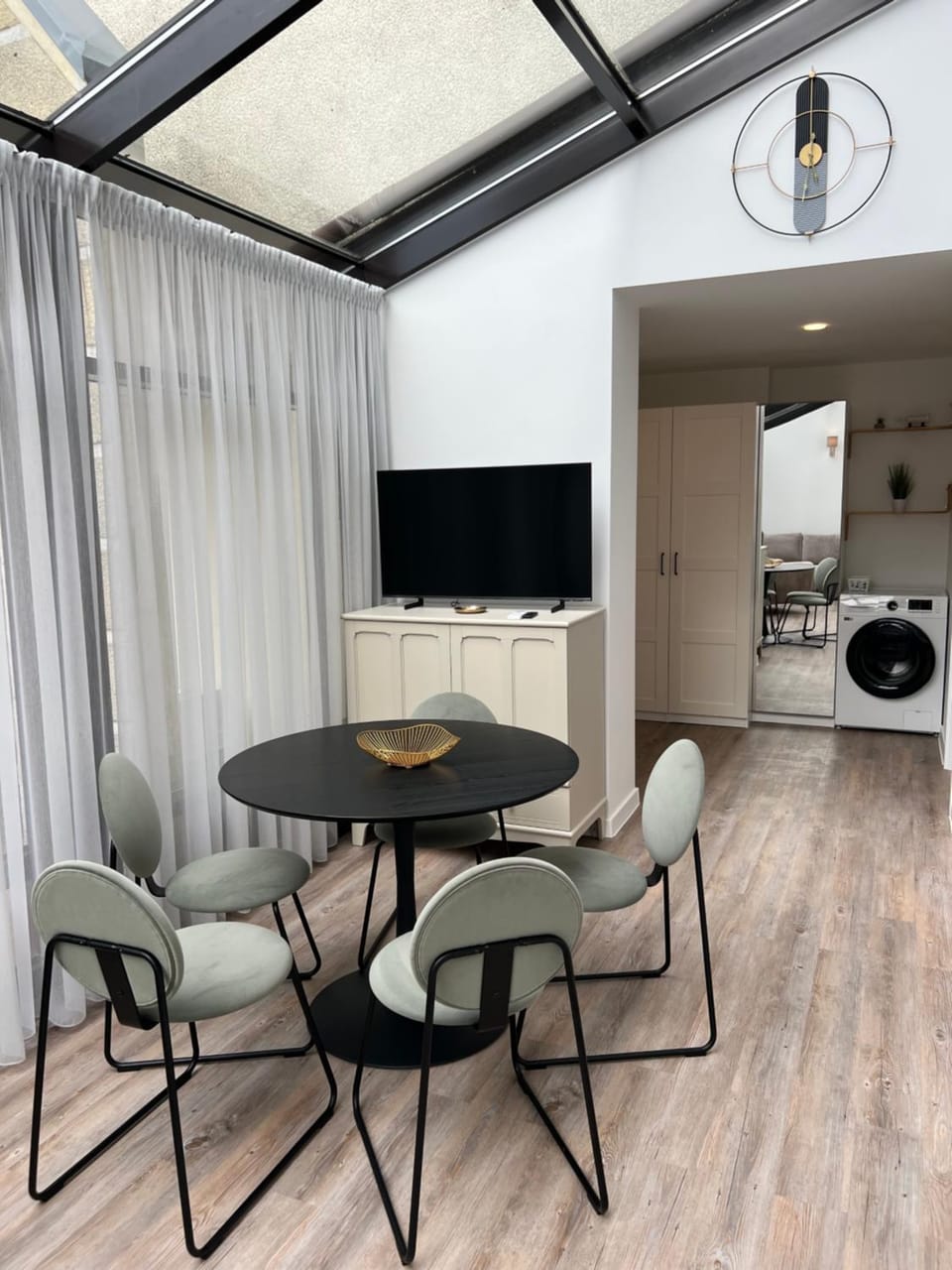 Communal lounge/ TV room, TV and multimedia, Kitchen or kitchenette, Living room, Dining area