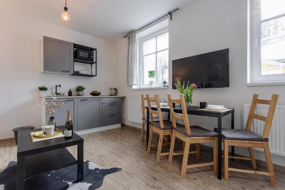 TV and multimedia, Kitchen or kitchenette, Seating area