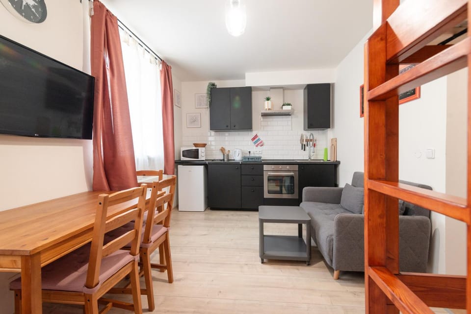 Kitchen or kitchenette, Seating area