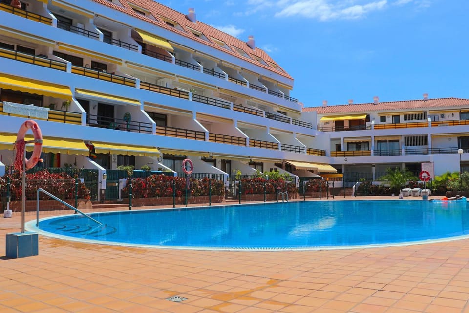 Property building, Pool view, Swimming pool, sunbed