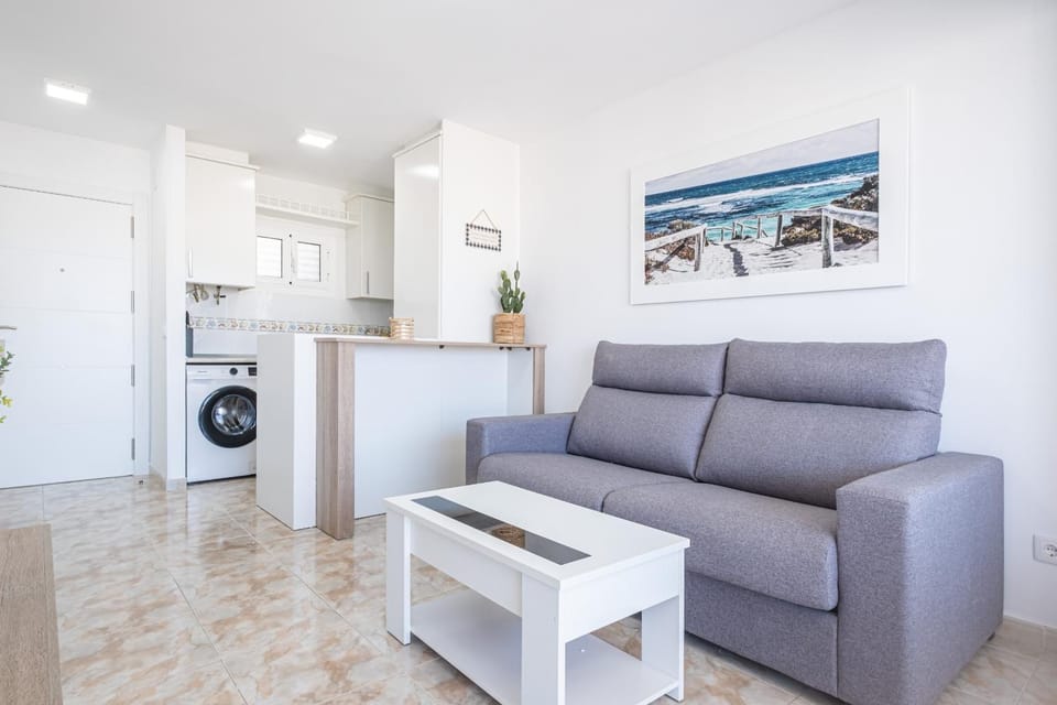 Kitchen or kitchenette, Living room, washing machine