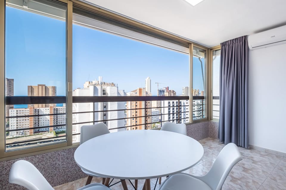 Day, View (from property/room), Dining area, City view, air conditioner
