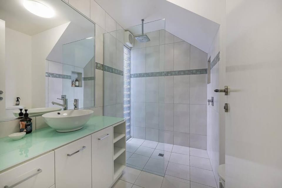 Merri Seaview - seaside accommodation near the CBD Apartment in Warrnambool
