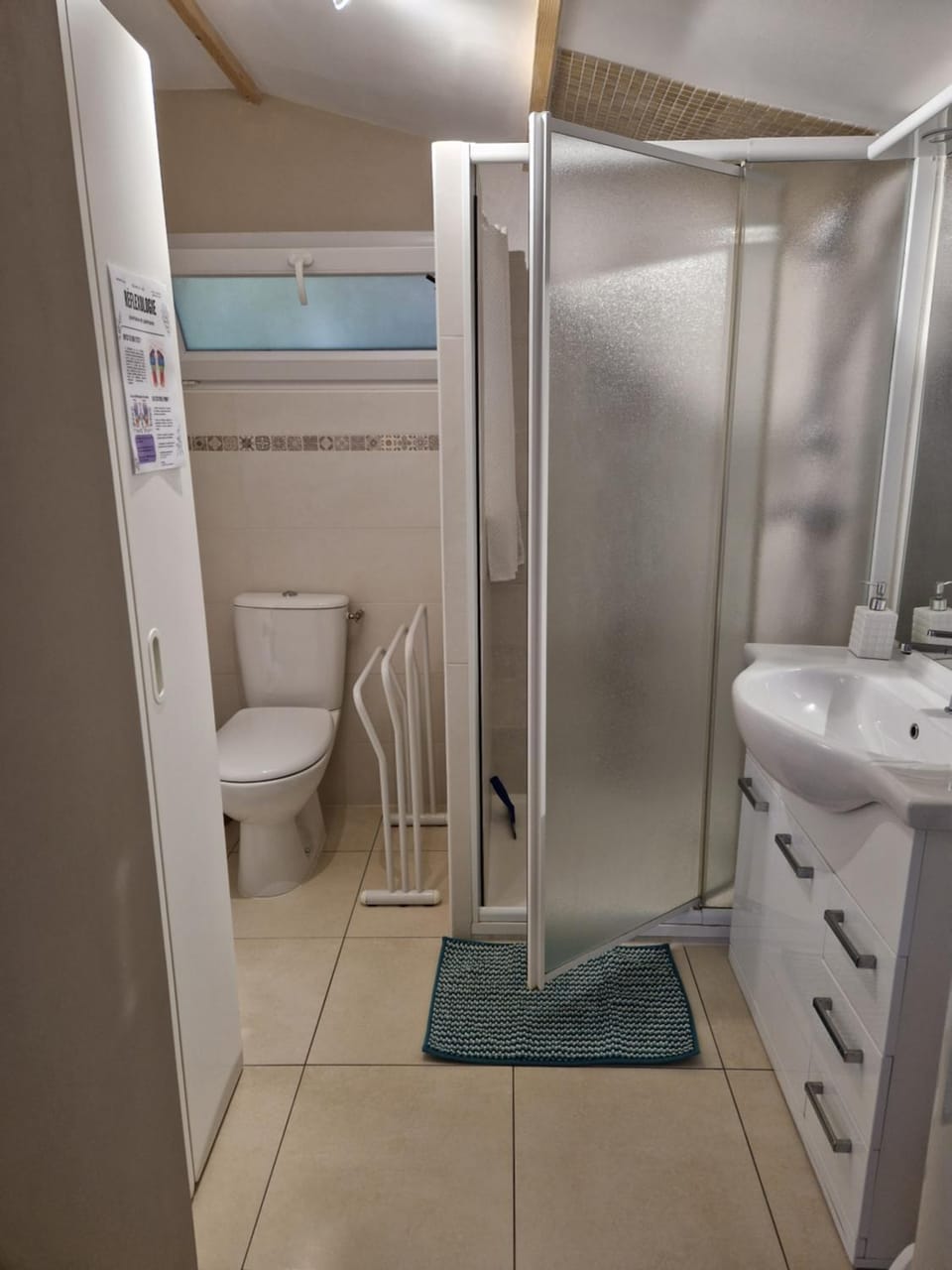 Shower, Toilet, towels