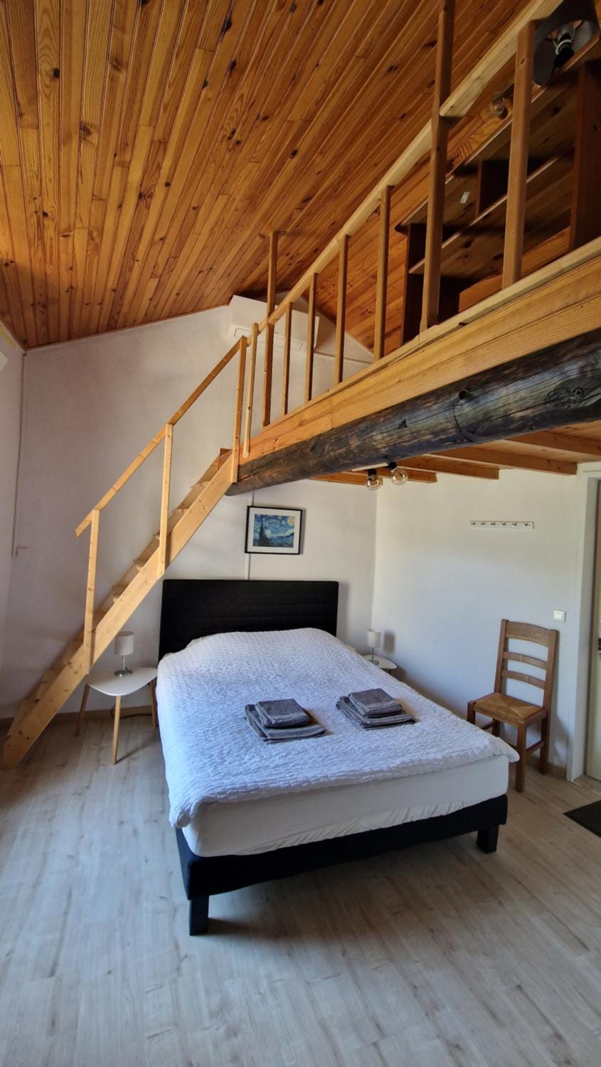 Chambre mezzanine Vacation rental in Provence-Alpes-Côte d'Azur