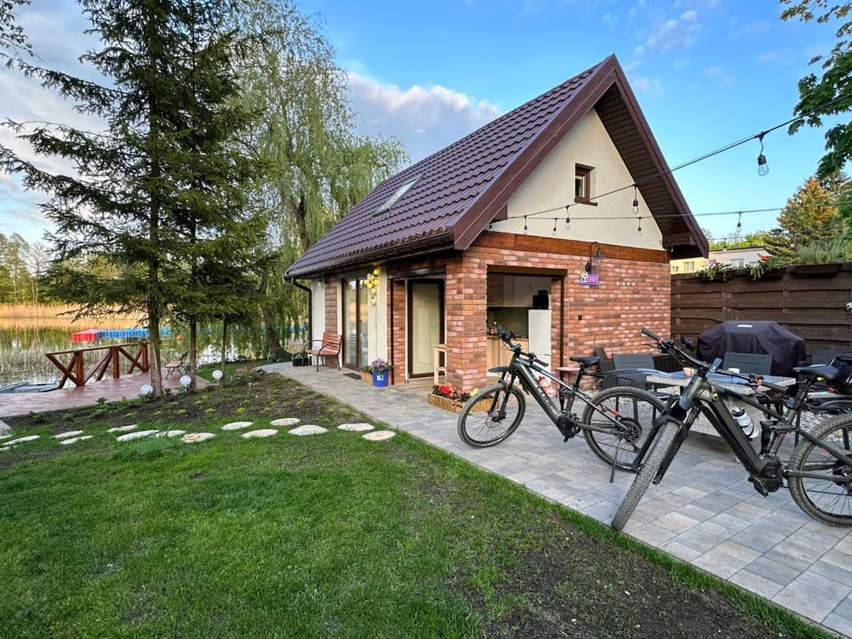 Property building, Natural landscape, Garden, Cycling
