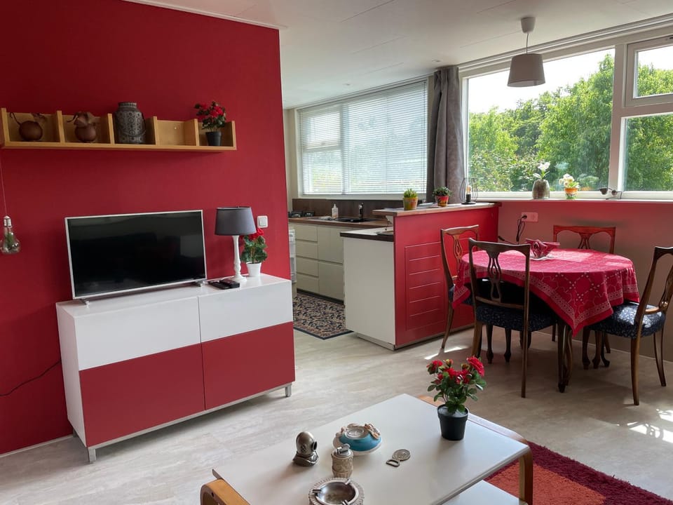 TV and multimedia, Kitchen or kitchenette, Living room, Dining area