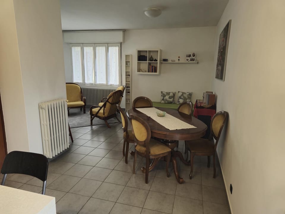 Day, Living room, Dining area, Lunch