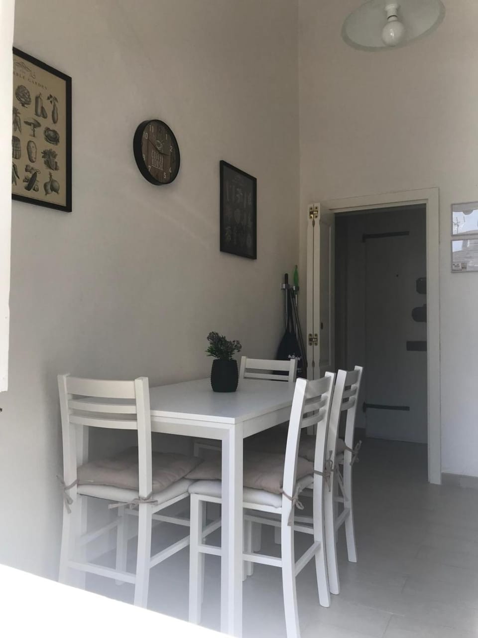Dining area, kitchen