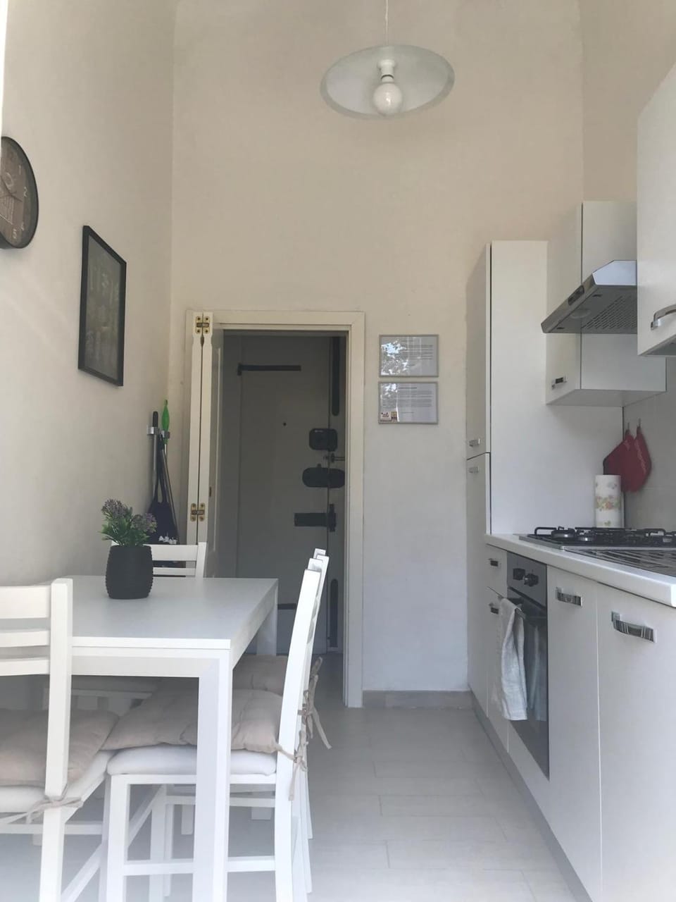 Kitchen or kitchenette, Dining area, oven, stove