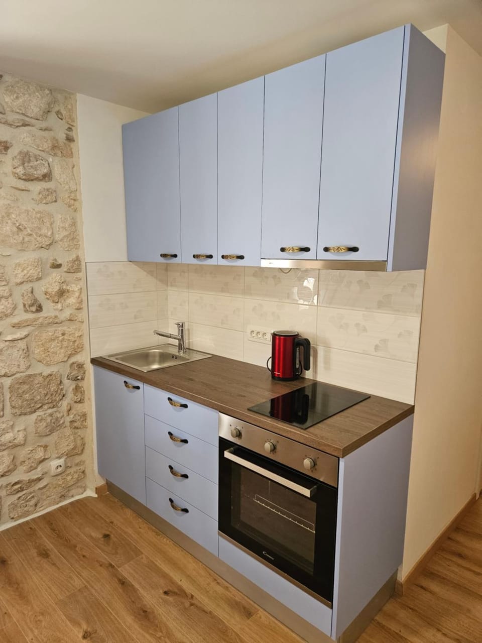 Kitchen or kitchenette, pet friendly, stove