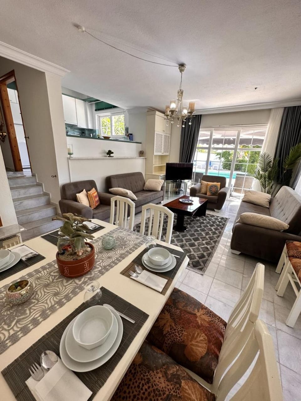 Living room, Seating area, Dining area