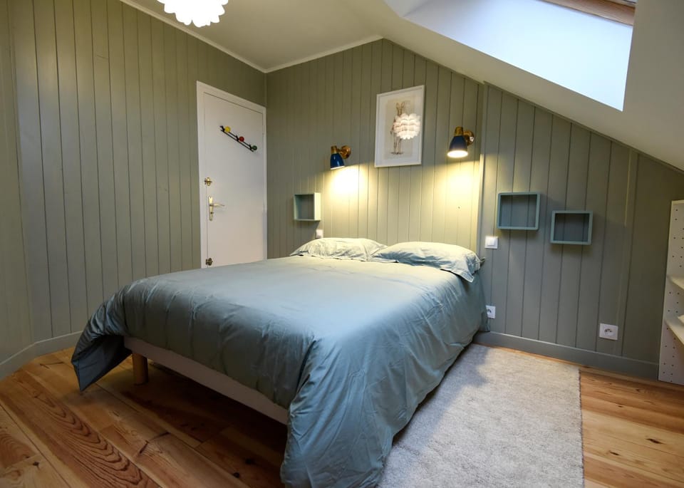 Bed, Photo of the whole room, Bedroom