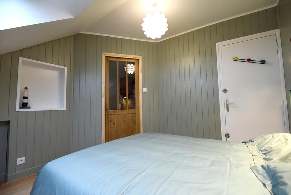 Bed, Night, Photo of the whole room, Bedroom
