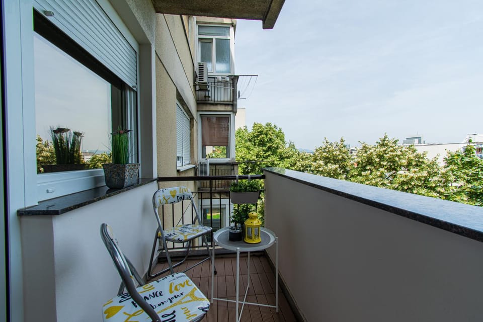 Property building, Day, View (from property/room), Balcony/Terrace, Balcony/Terrace, Dining area