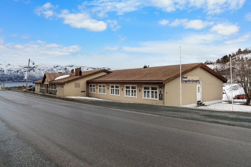 Lyngseidet Gjestegård AS Bed and Breakfast in Troms Og Finnmark