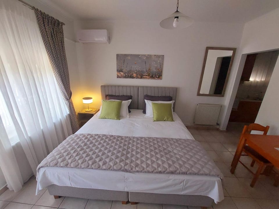 Eleni's Apartments Igoumenitsa - Γκαρσονιέρα 2ου ορόφου επιπλωμένη, εξοπλισμένη Apartment in Peloponnese, Western Greece and the Ionian