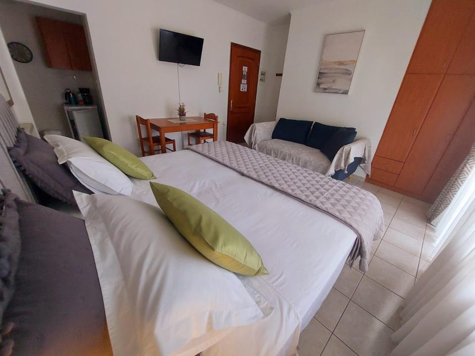 Eleni's Apartments Igoumenitsa - Γκαρσονιέρα 2ου ορόφου επιπλωμένη, εξοπλισμένη Apartment in Peloponnese, Western Greece and the Ionian