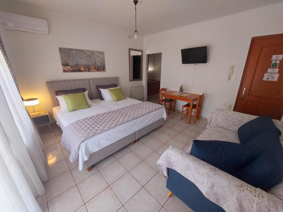 Eleni's Apartments Igoumenitsa - Γκαρσονιέρα 2ου ορόφου επιπλωμένη, εξοπλισμένη Apartment in Peloponnese, Western Greece and the Ionian