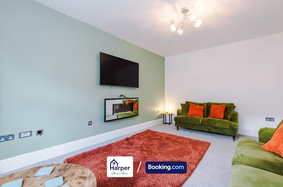 Communal lounge/ TV room, TV and multimedia, Living room, Seating area