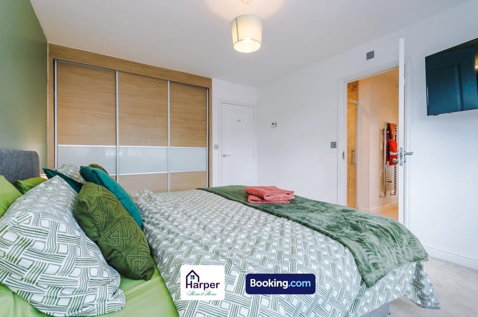 Bed, Photo of the whole room, Bedroom