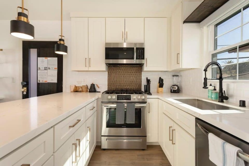 Downtown Culver City New Designer Lux 1 Bedroom Apartment in Culver City