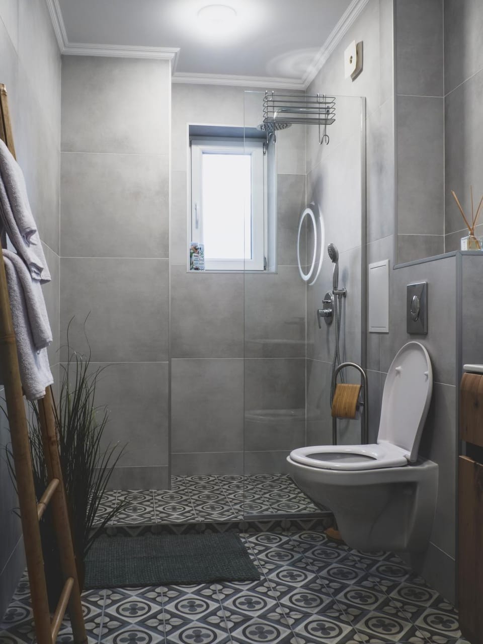 Shower, Toilet, Bathroom, towels