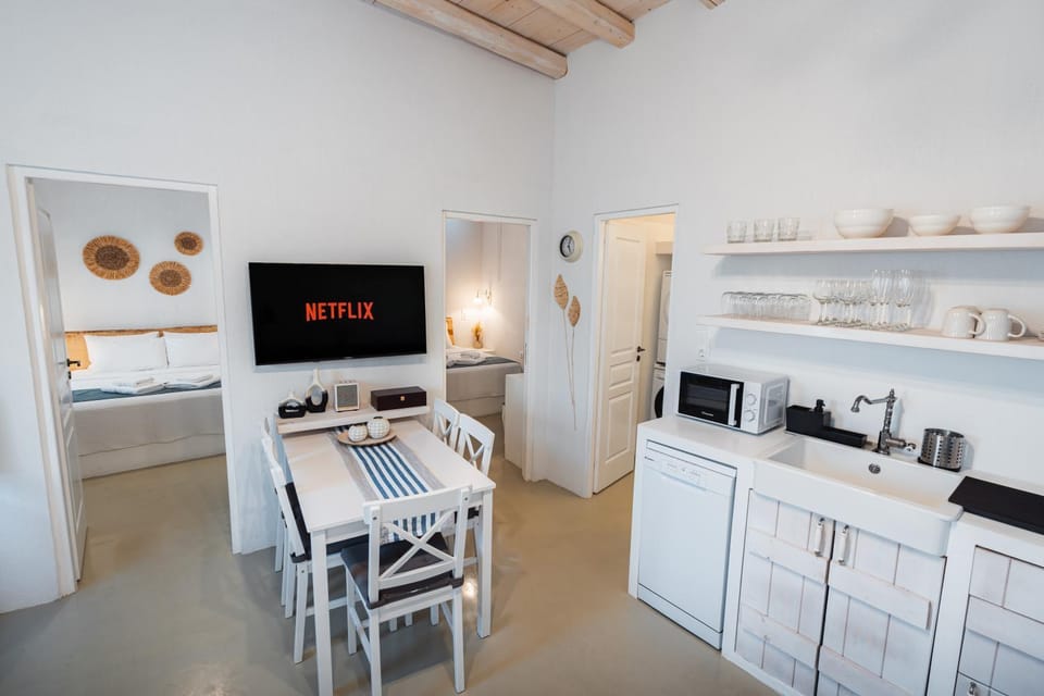 TV and multimedia, Coffee/tea facilities, Kitchen or kitchenette, Dining area