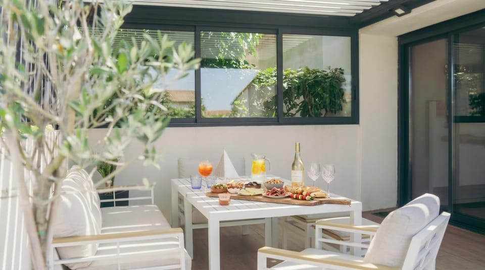 Balcony/Terrace, Food and drinks
