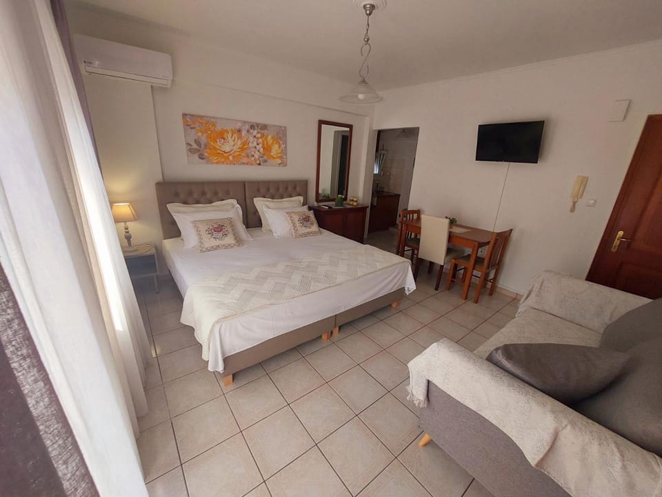 Eleni's Apartments Igoumenitsa - Γκαρσονιέρα 1ου ορόφου επιπλωμένη, εξοπλισμένη Apartment in Peloponnese, Western Greece and the Ionian