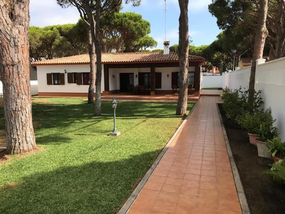Chalet Urb Doña Violeta 500m Mar House in Chiclana de la Frontera