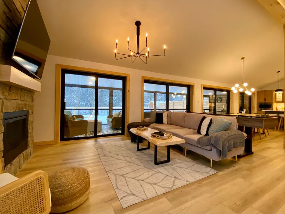 Natural landscape, Game Room, Sauna, TV and multimedia, Kitchen or kitchenette, Living room, Seating area