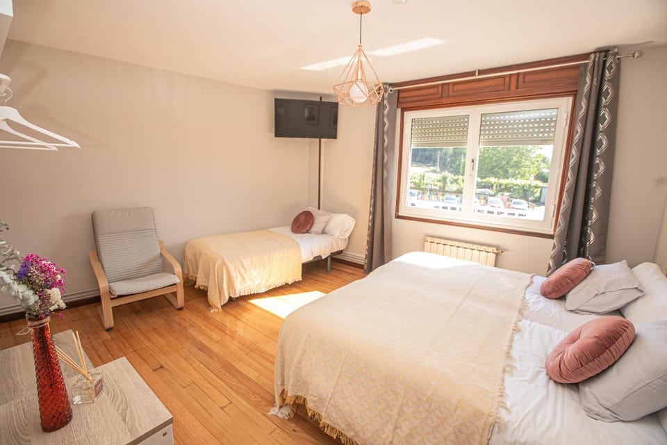 TV and multimedia, Photo of the whole room, Bedroom