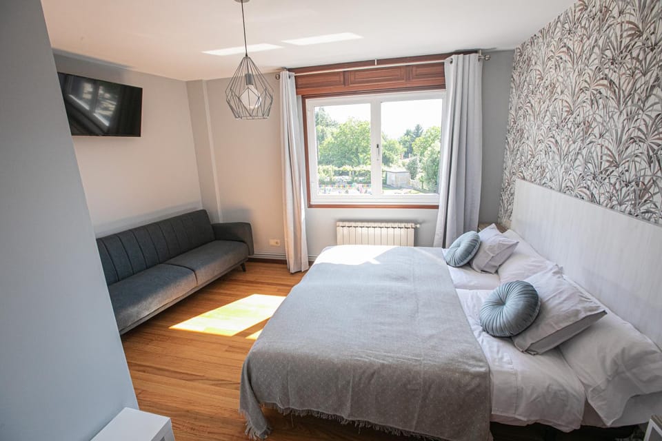 TV and multimedia, Photo of the whole room, Bedroom