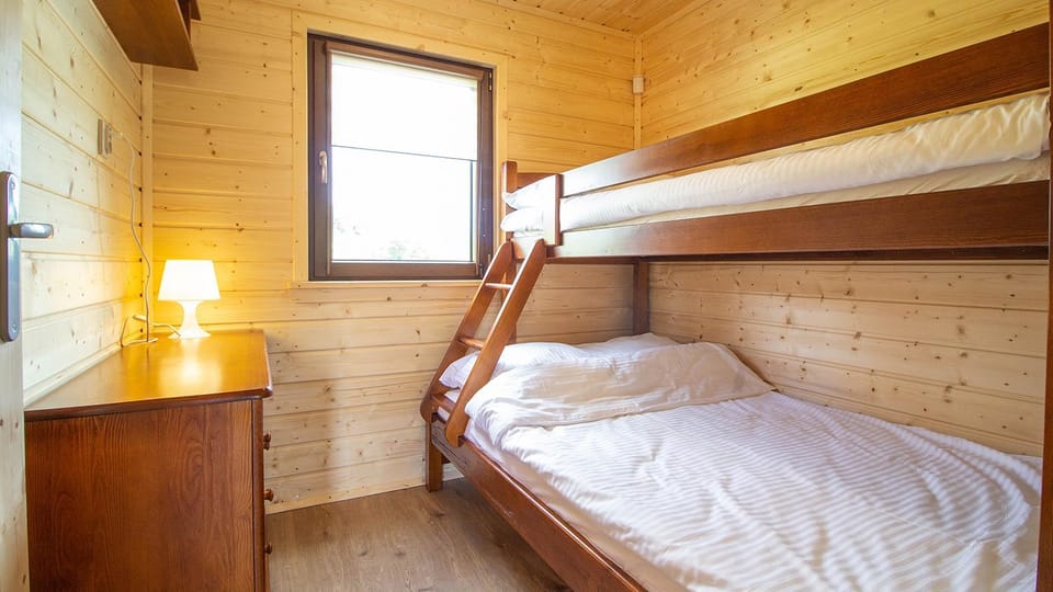 Bedroom, bunk bed