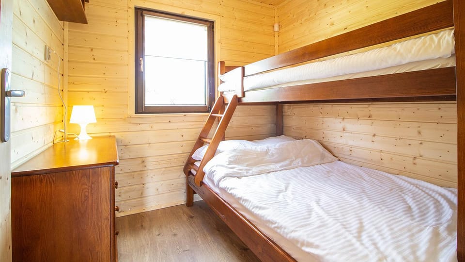Bedroom, bunk bed