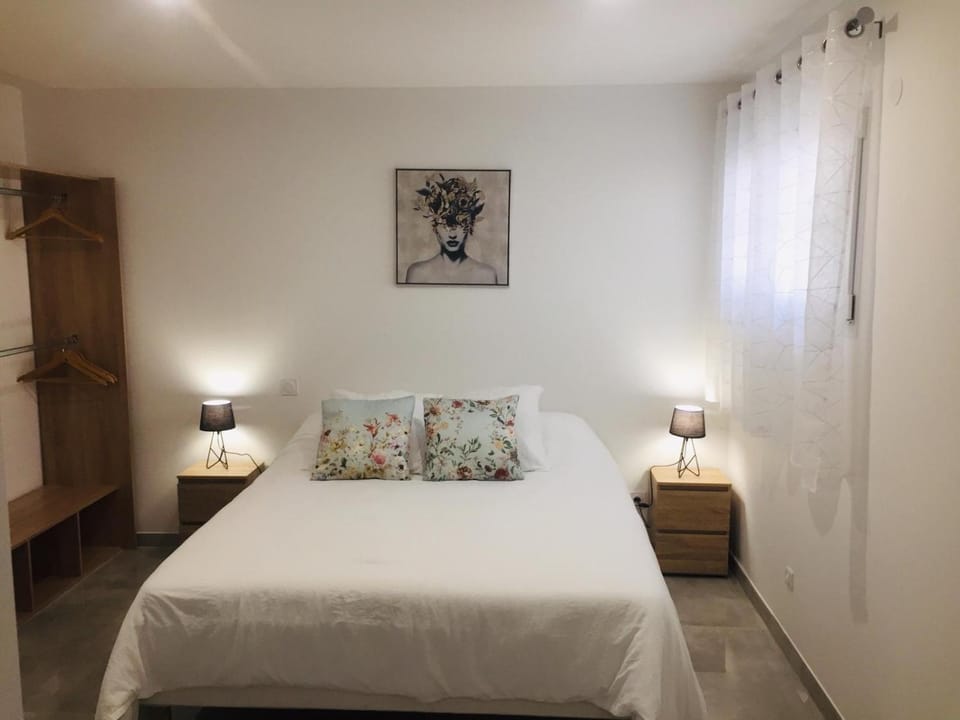 Les Acacias Apartment in Nimes