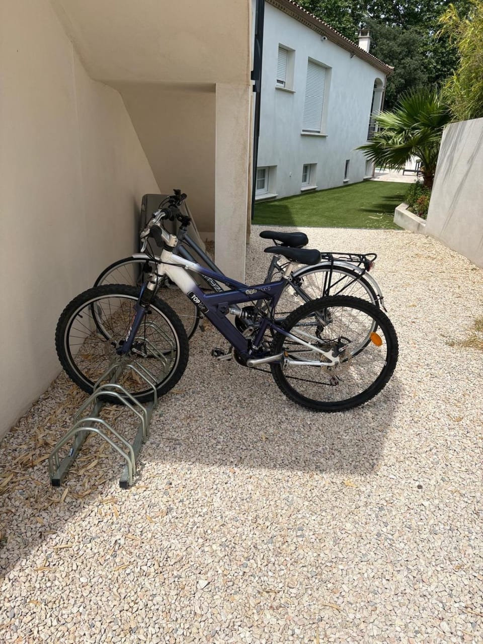 Les Acacias Apartment in Nimes