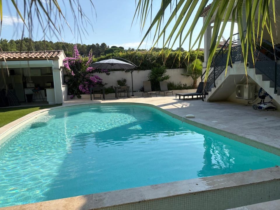 Les Acacias Apartment in Nimes