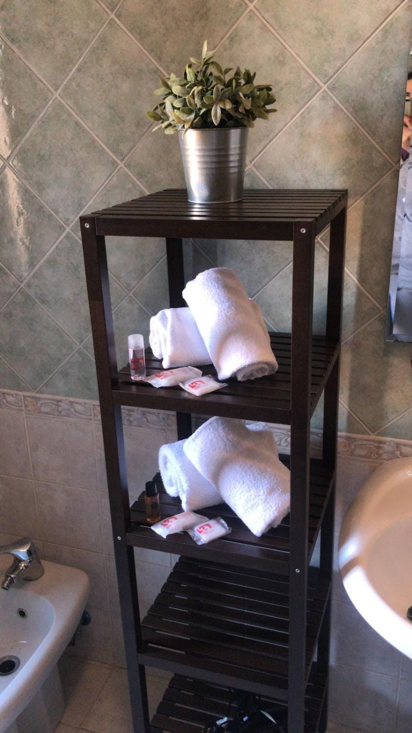 Toilet, Bathroom, Decorative detail, towels