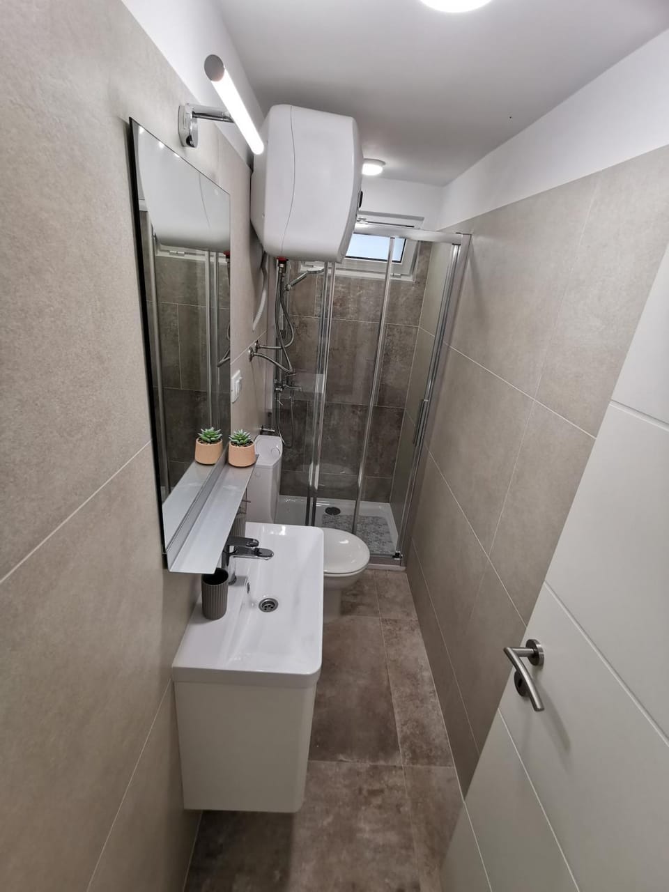 Shower, Toilet, towels