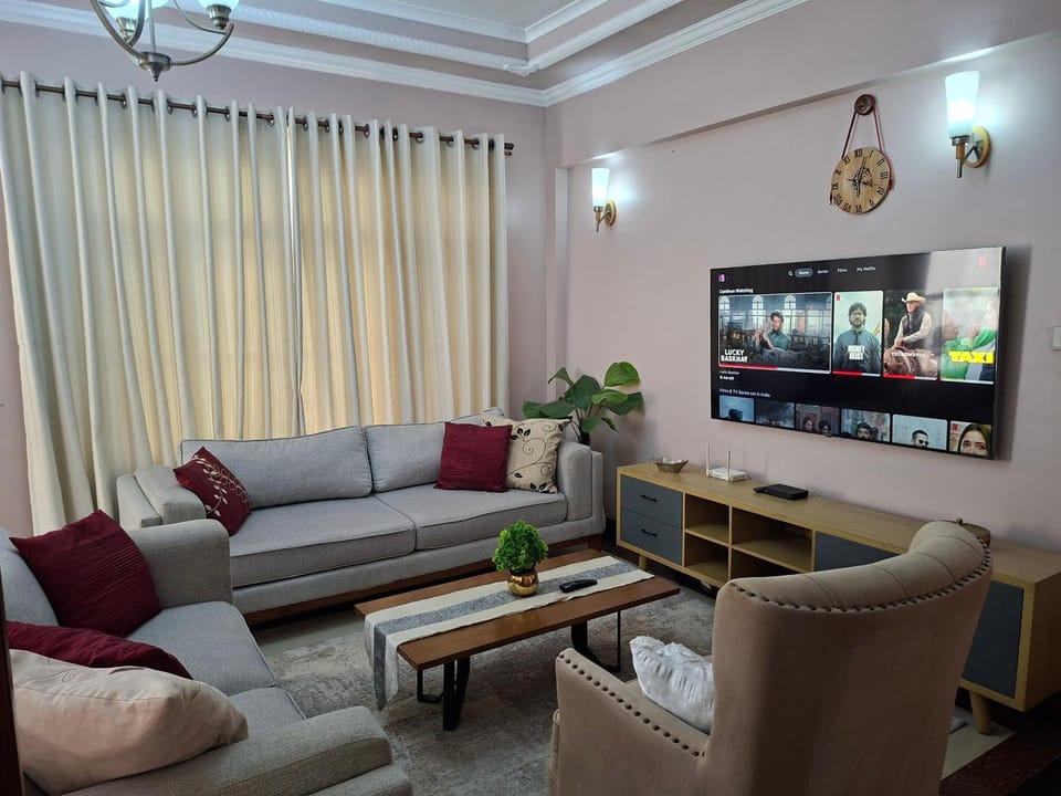 Communal lounge/ TV room, TV and multimedia, Living room, Seating area, Evening entertainment