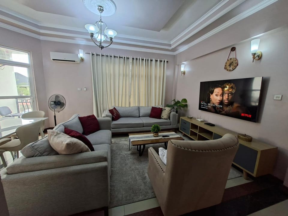 Communal lounge/ TV room, TV and multimedia, Living room, Seating area, Evening entertainment, air conditioner