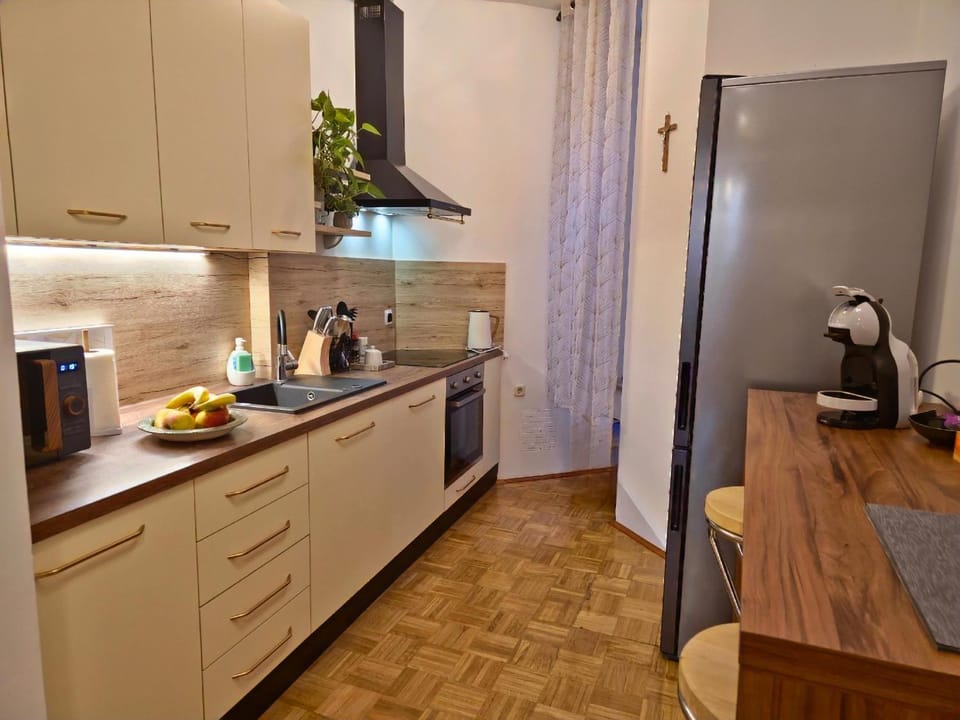 Kitchen or kitchenette, Food and drinks, Food, dishwasher, microwave, oven, stove