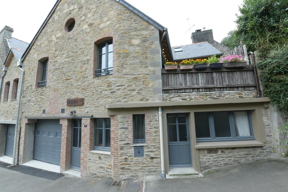 exceptionnelle maison de charme à 50m du port et de sa plage House in Cancale