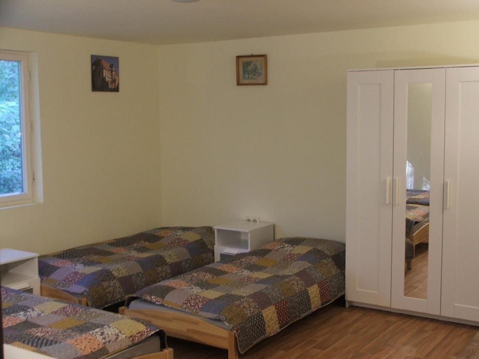 Bedroom, wardrobe