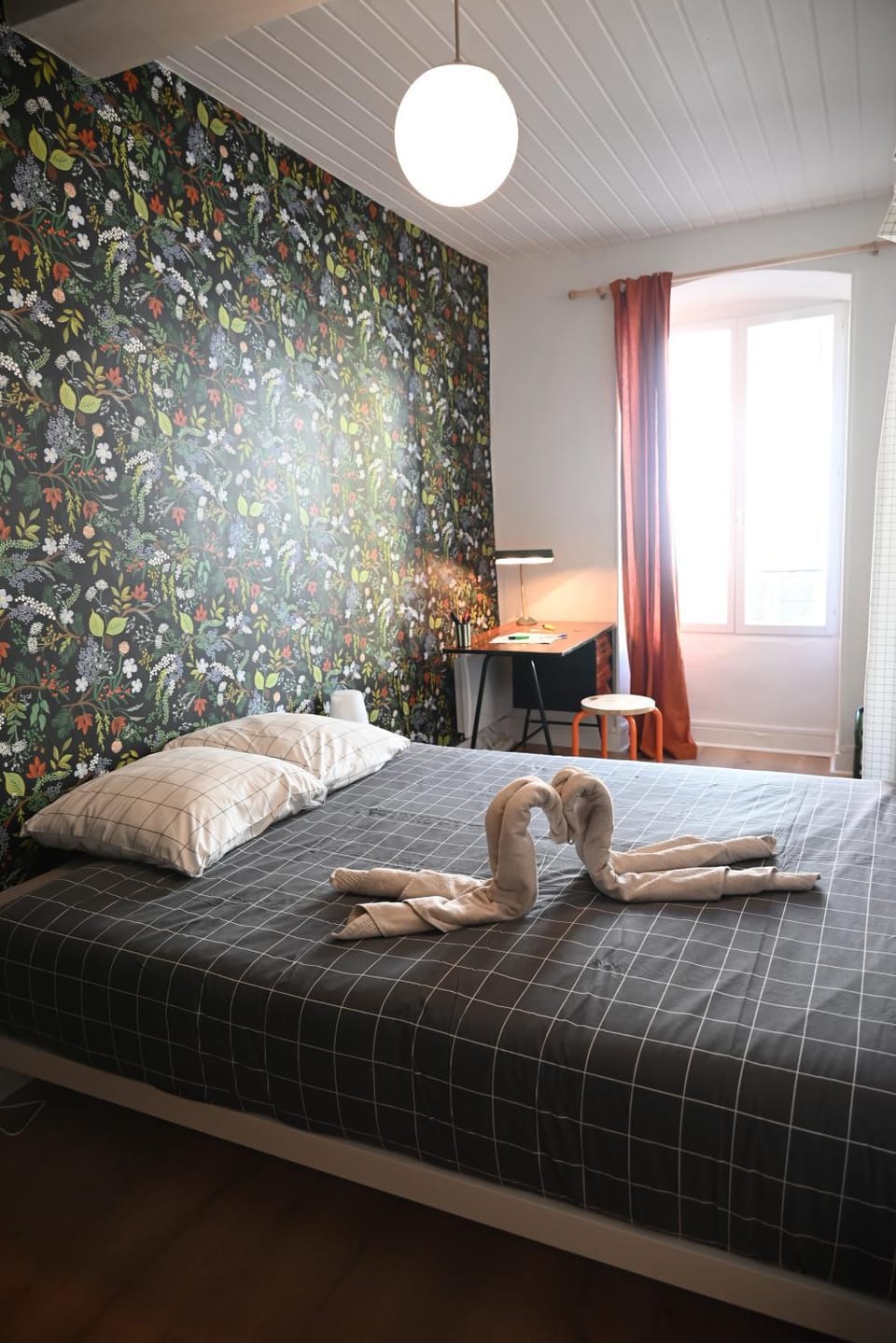 Bed, Photo of the whole room, Bedroom, Pets
