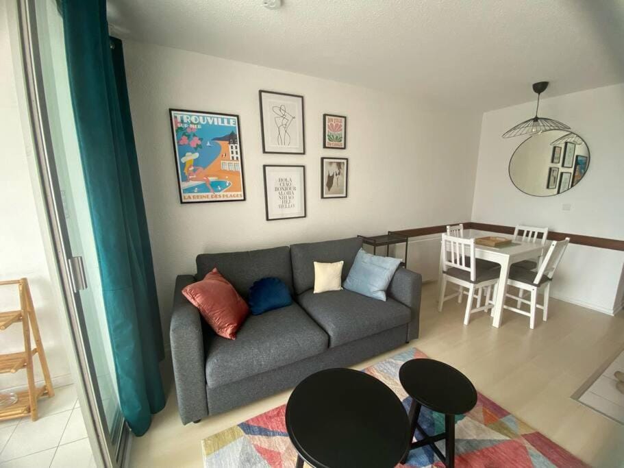 Très joli Appartement 2P au Beach Résidence Trouville- Piscine & vue port Apartment in Deauville