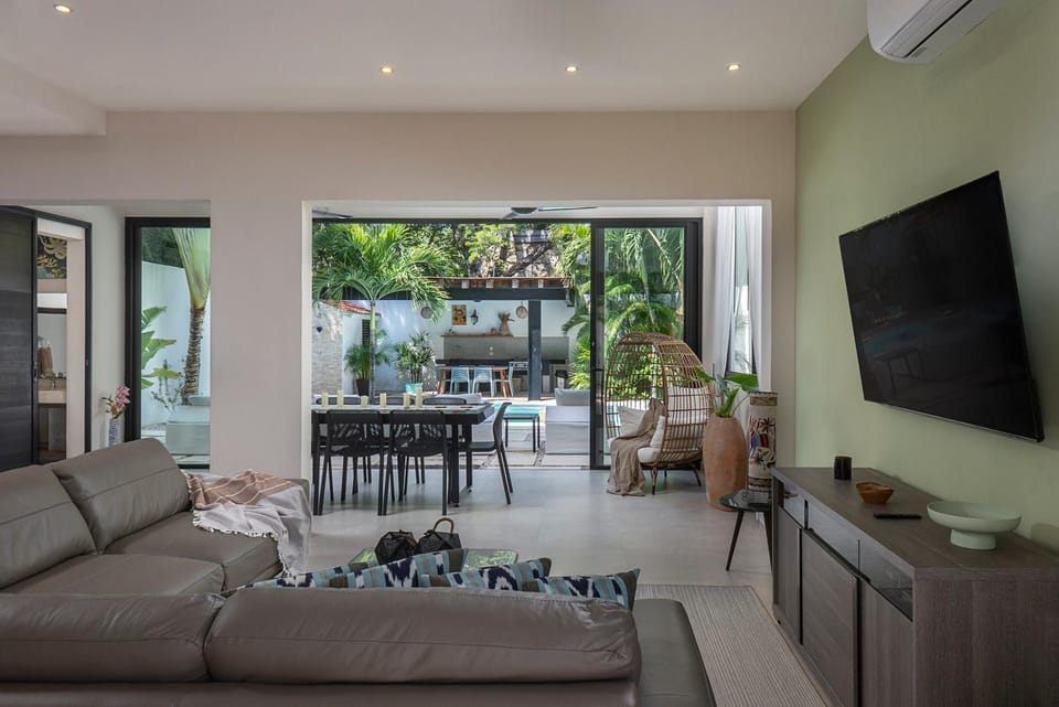 TV and multimedia, Living room, Swimming pool